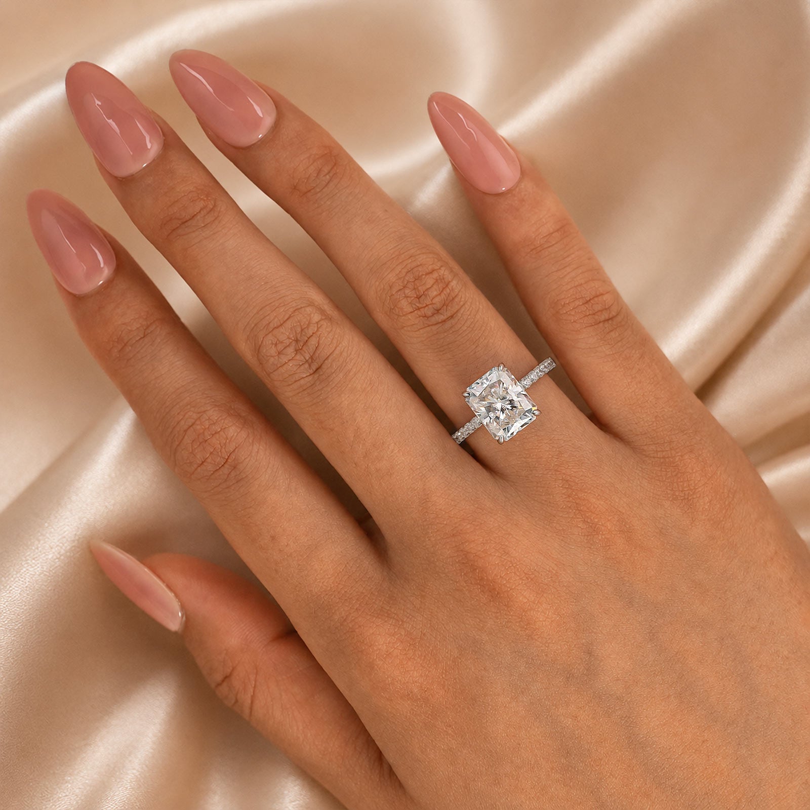 S925 Moissanite 4.0Ct Radiant Cut Halo Engagement Ring 18K White Gold Sterling Silver