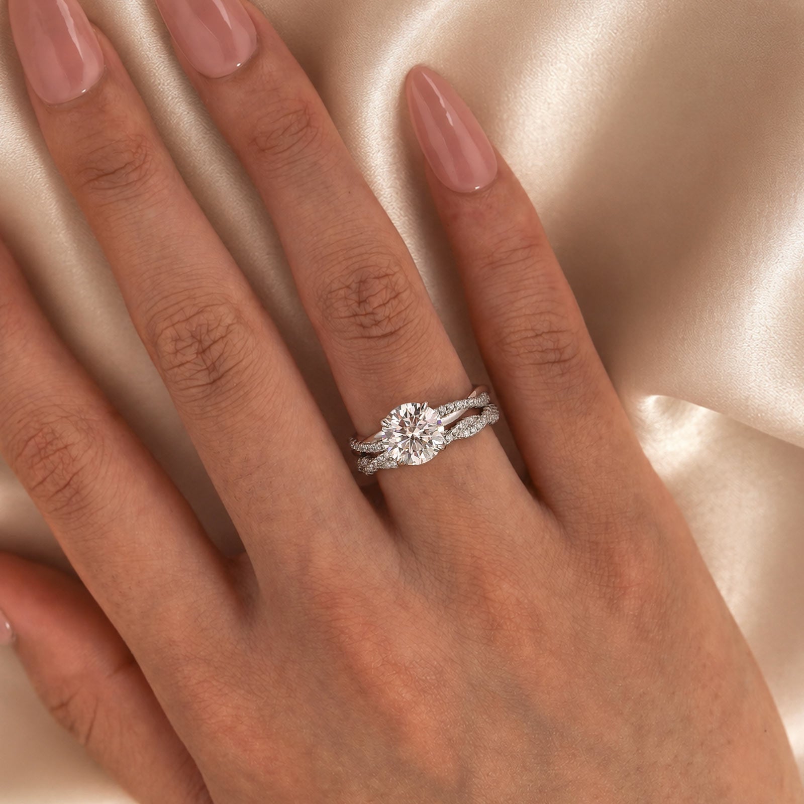 S925 Moissanite 2.0Ct Round Cut Twist Ring Set 18K White Gold Plated Everyday Wear Ring