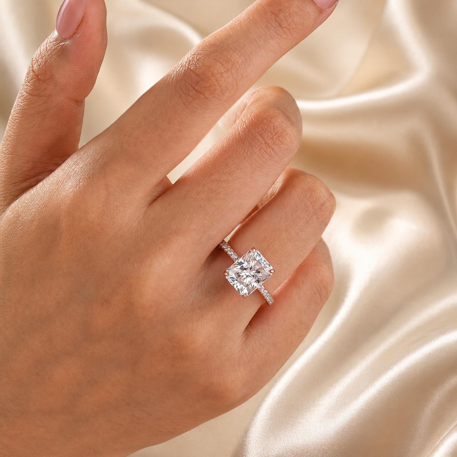 S925 Moissanite 4.0Ct Radiant Cut Halo Engagement Ring 18K White Gold Sterling Silver