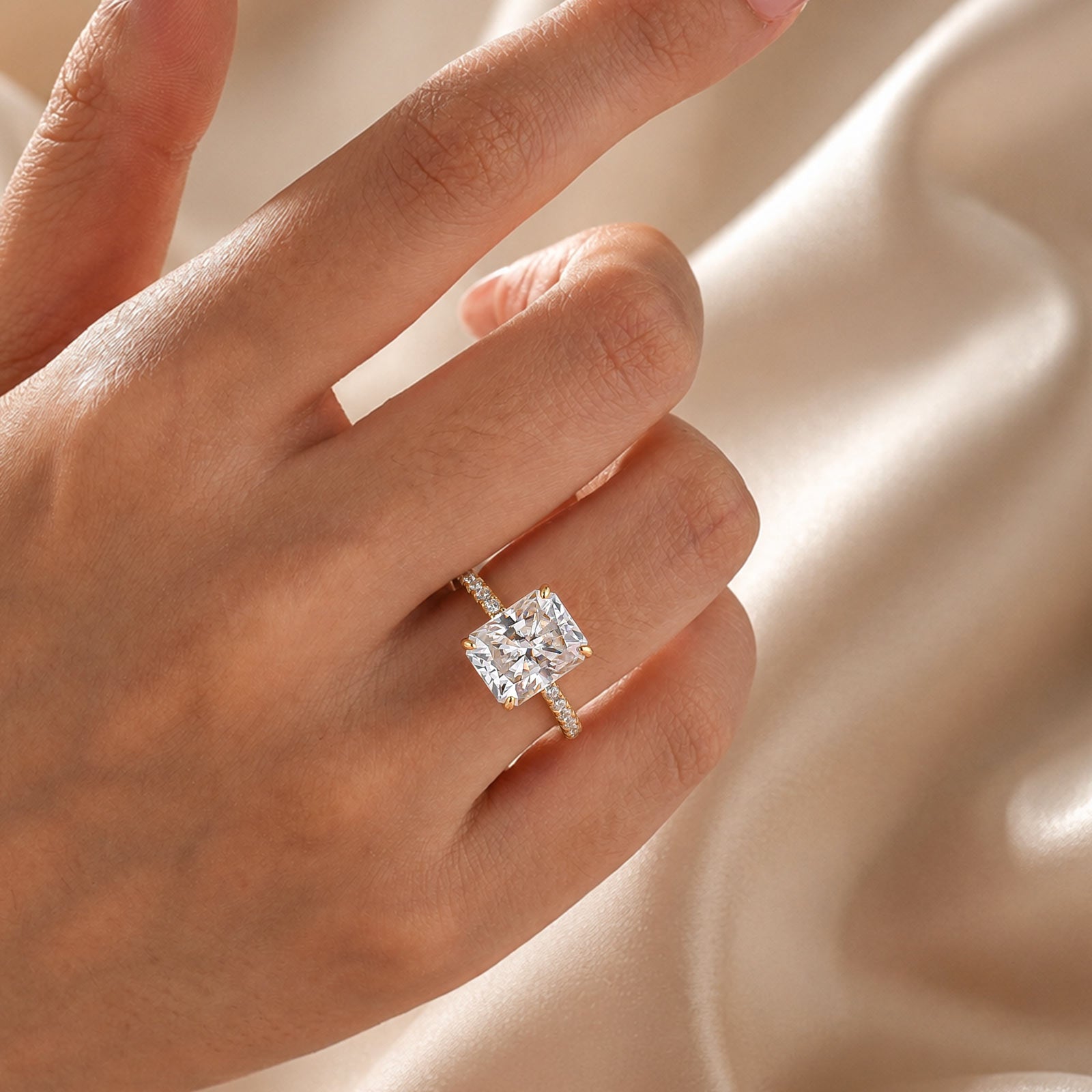 S925 Moissanite 4.0Ct Radiant Cut Halo Engagement Ring 18K White Gold Sterling Silver