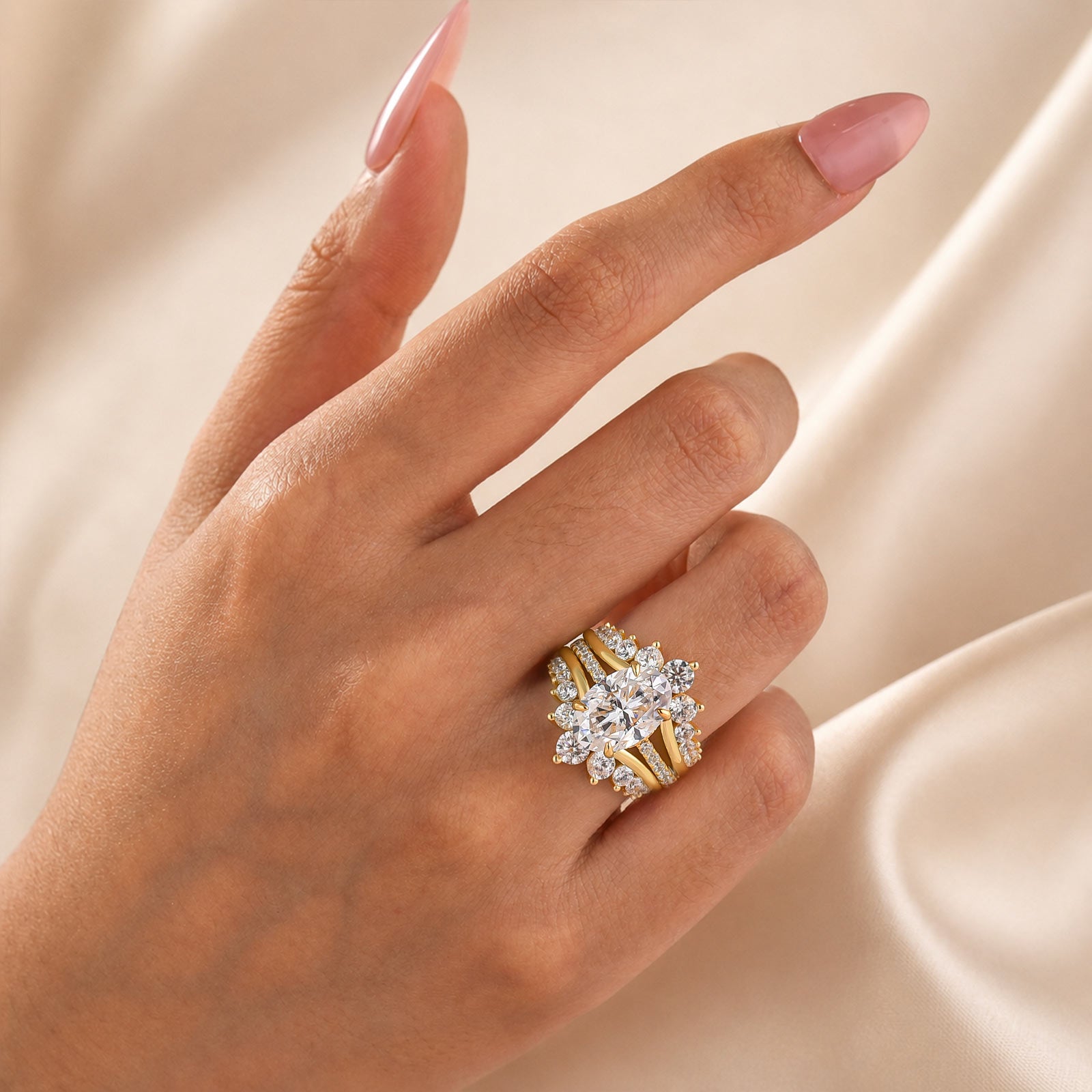S925 Moissanite 4.0Ct Oval Cut Engagement Ring with V-Shaped Crown Enhancer Band For Everyday Wear
