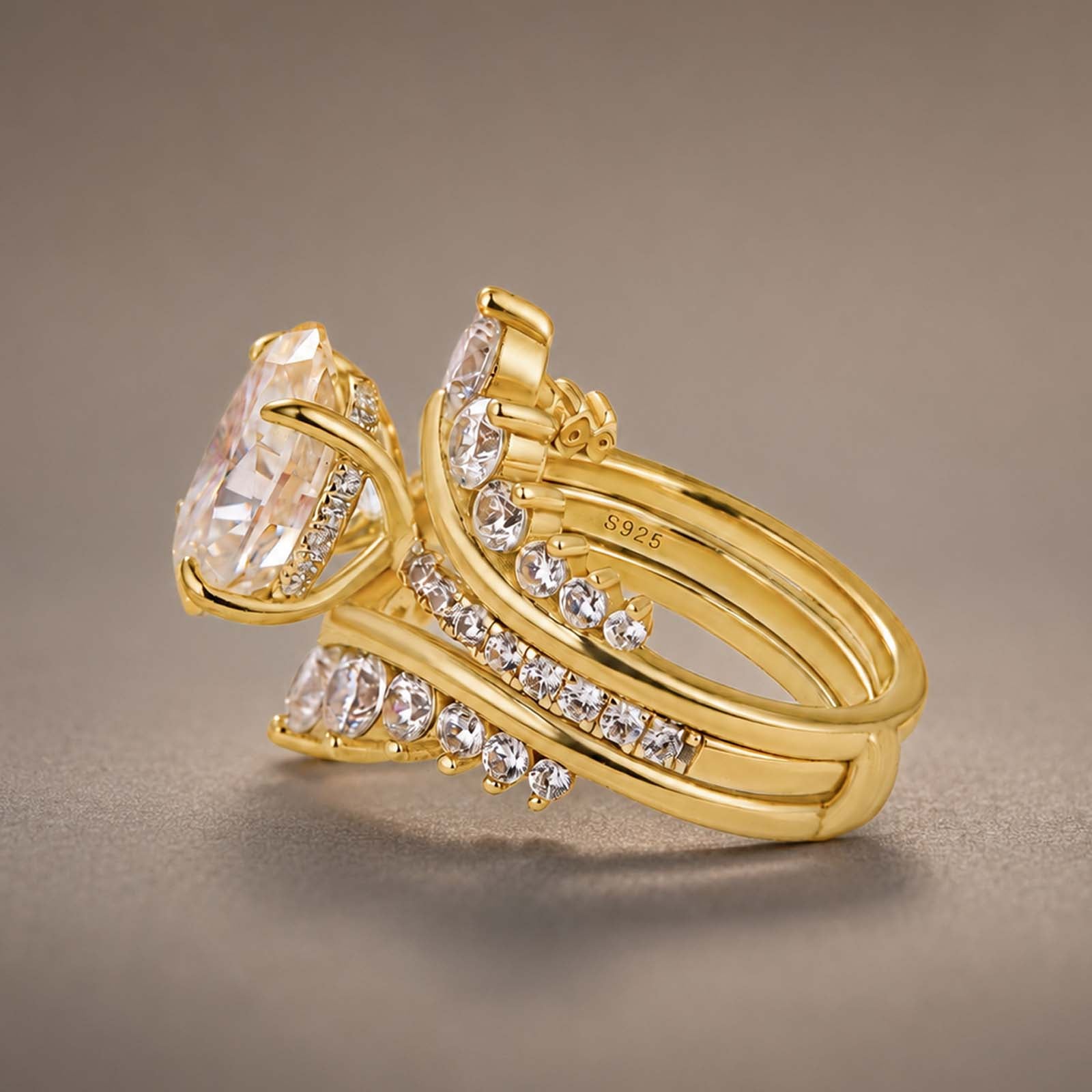 S925 Moissanite 4.0Ct Oval Cut Engagement Ring with V-Shaped Crown Enhancer Band For Everyday Wear