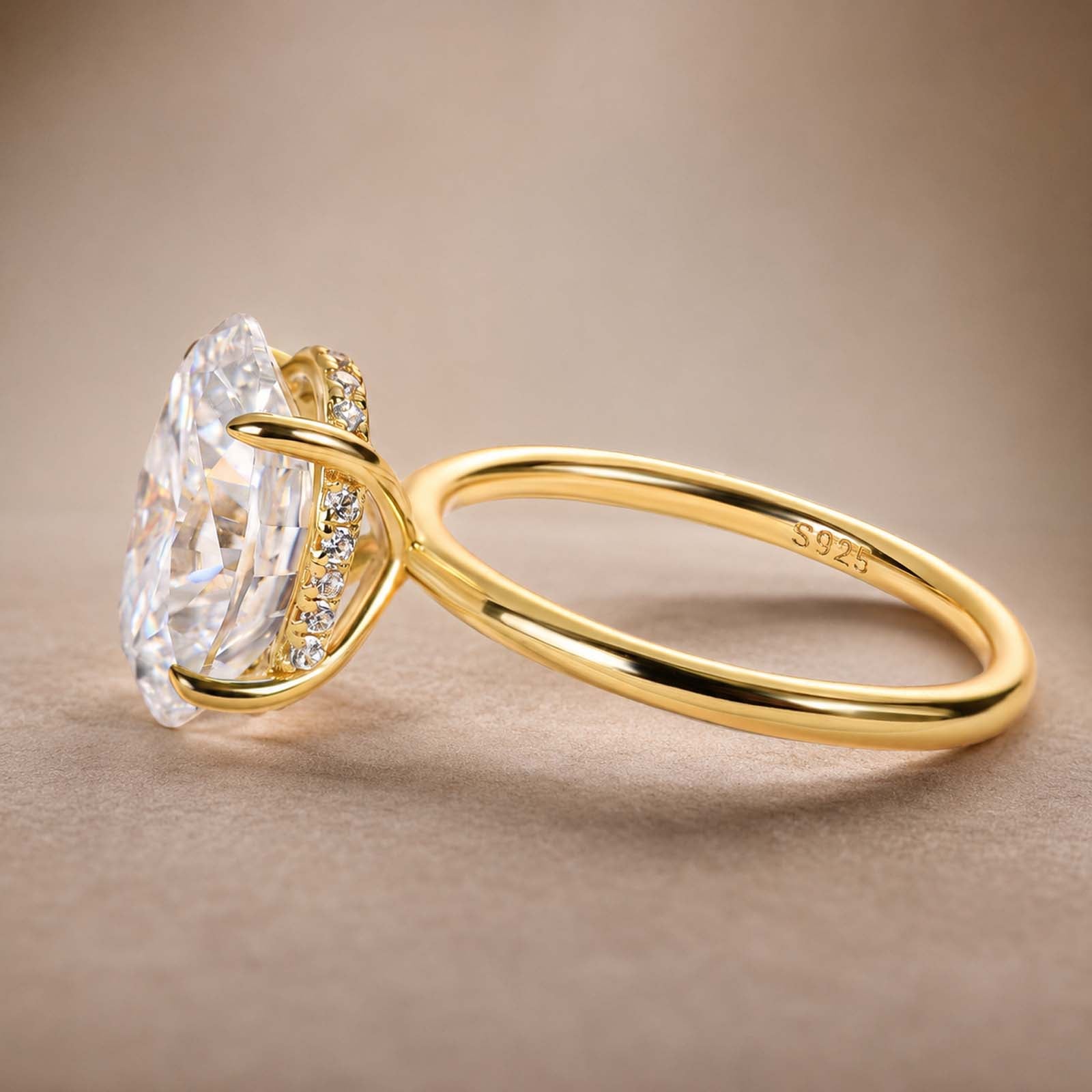 Moissanite 2.0 Ct ～5.5 Ct Oval Cut Yellow Gold Promise Ring For Women