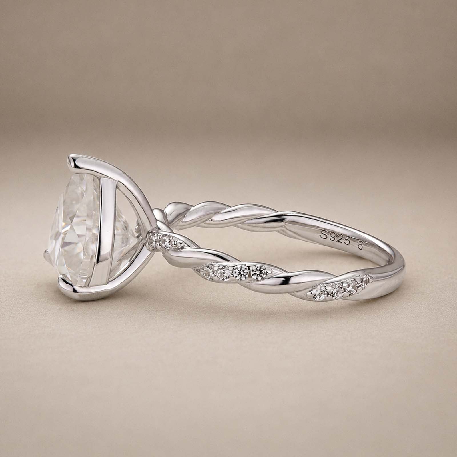 S925 Moissanite 3.0Ct Heart Cut 18K White Gold Plated Twist Engagement Ring For Daily Wear