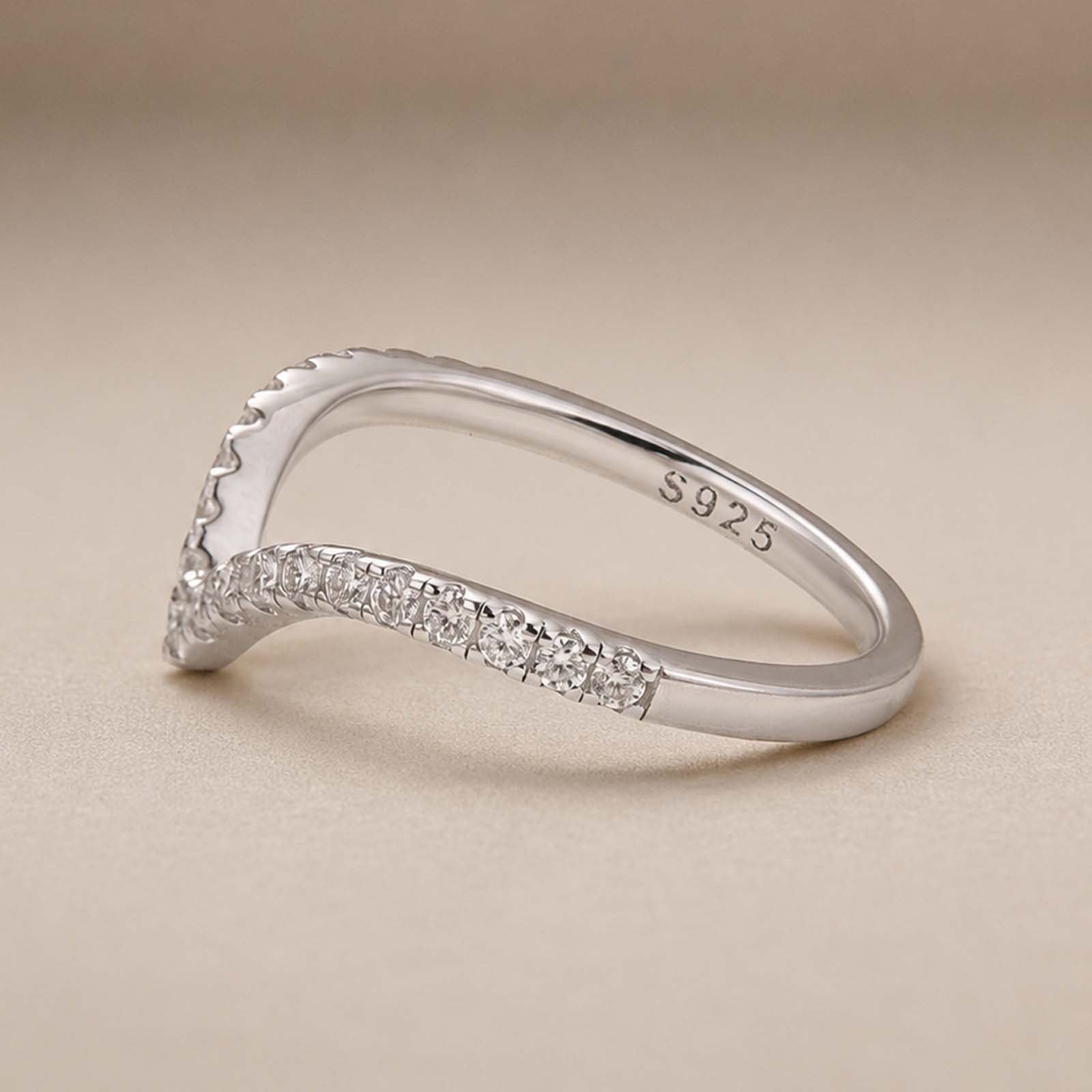 S925 Moissanite 0.5Ct Round Cut Pavé Curved Wedding Band Stackable Ring For Everyday Wear