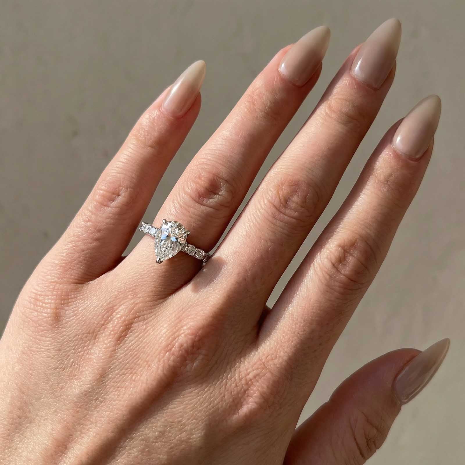 S925 Moissanite 2 CT Pear-Shaped Engagement Ring Luxurious Pavé Band in 18K White Gold