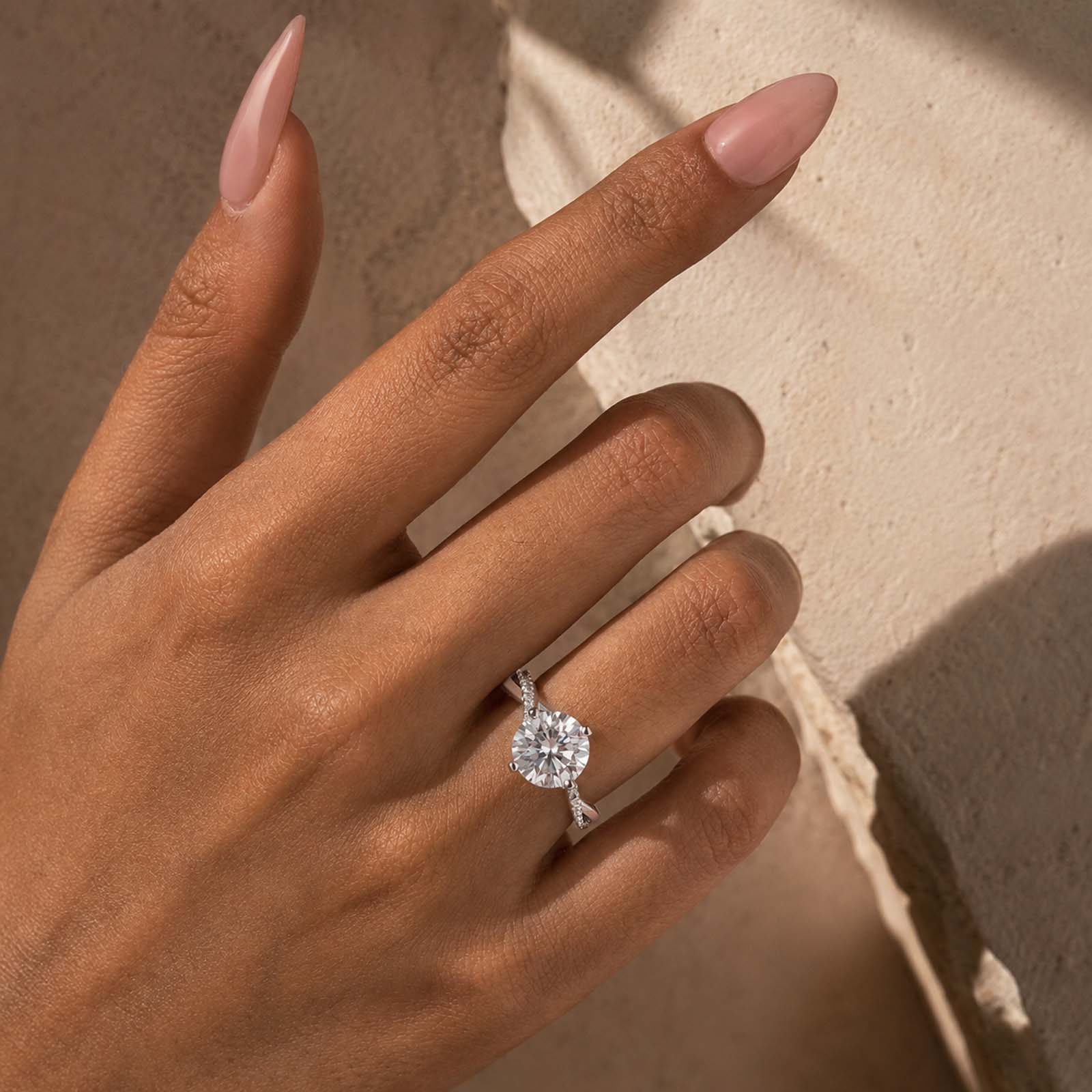 S925 Moissanite 3.0Ct Round Cut Twisted Half Pave Engagement Ring Stackable Ring For Date Night