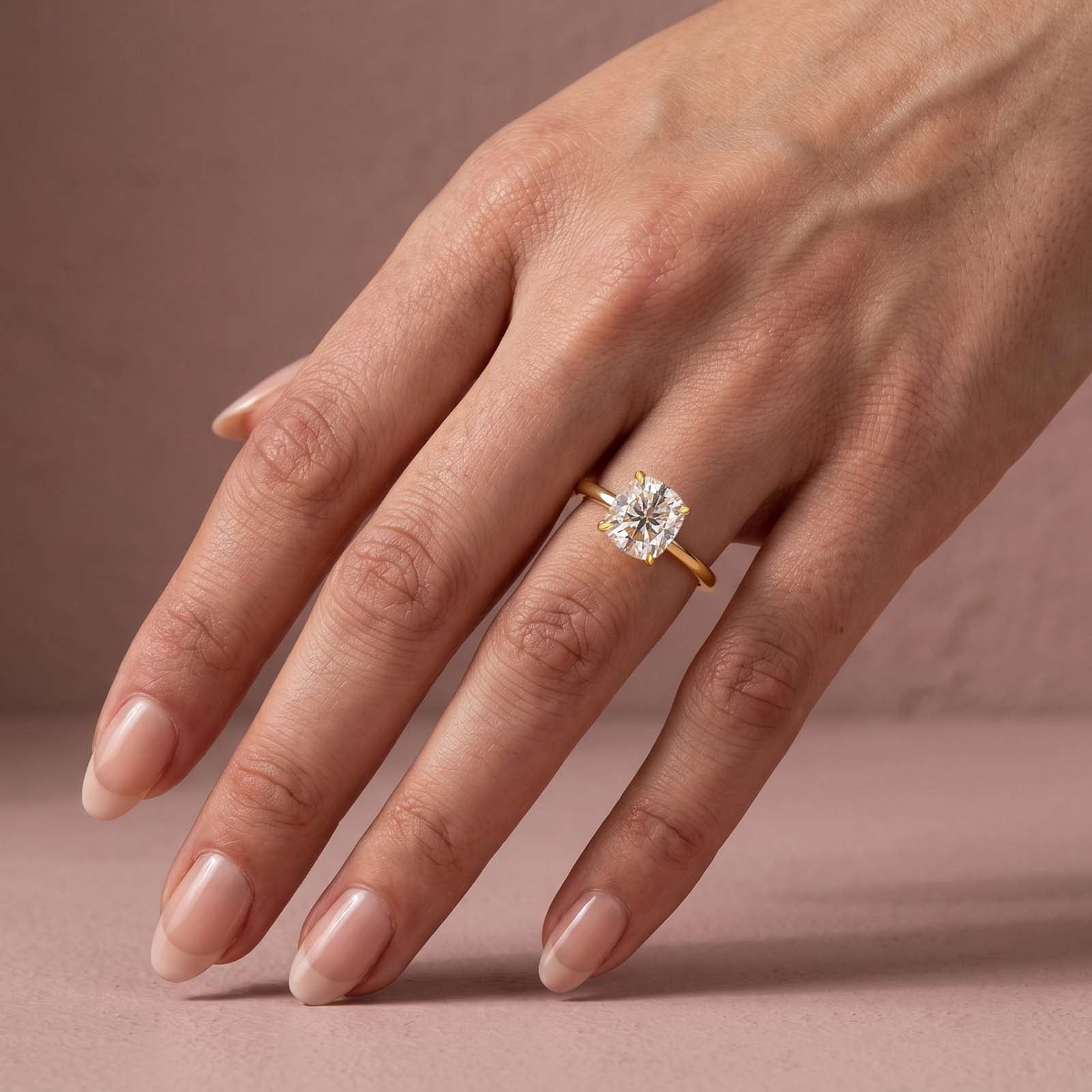 S925 Moissanite 2.5Ct~4.0 Ct Cushion Cut Yellow Gold Engagement Ring For Everyday Wear