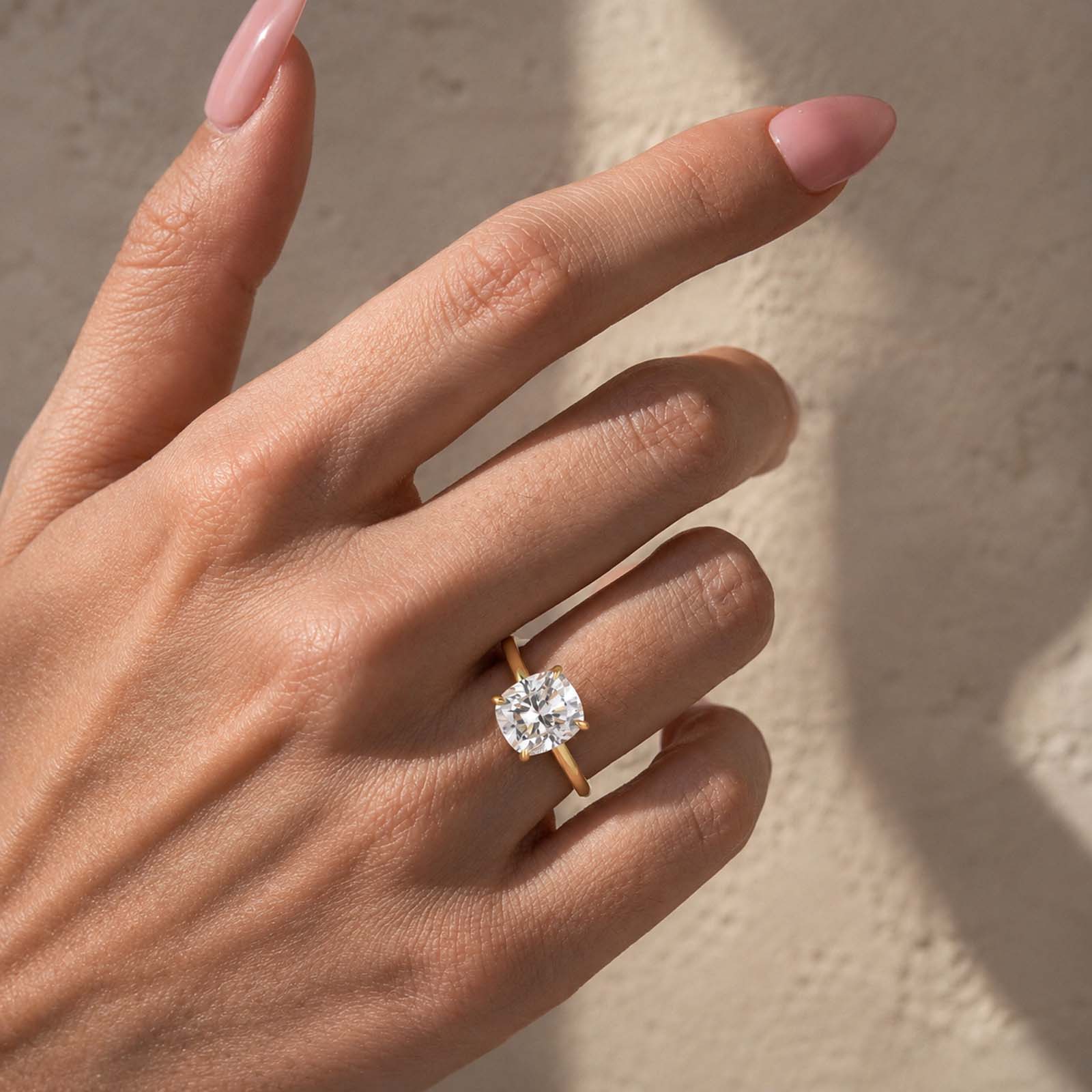 S925 Moissanite 2.5Ct~4.0 Ct Cushion Cut Yellow Gold Engagement Ring For Everyday Wear