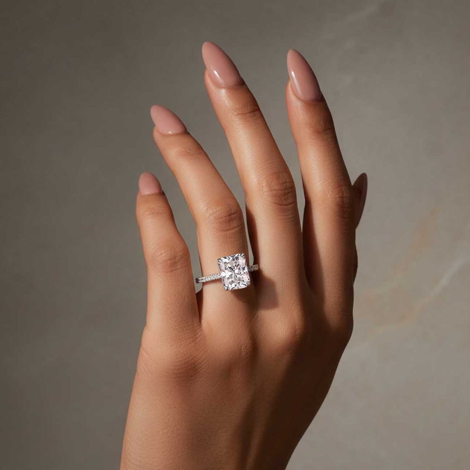 S925 Moissanite 4.0Ct Radiant Cut Halo Engagement Ring 18K White Gold Sterling Silver