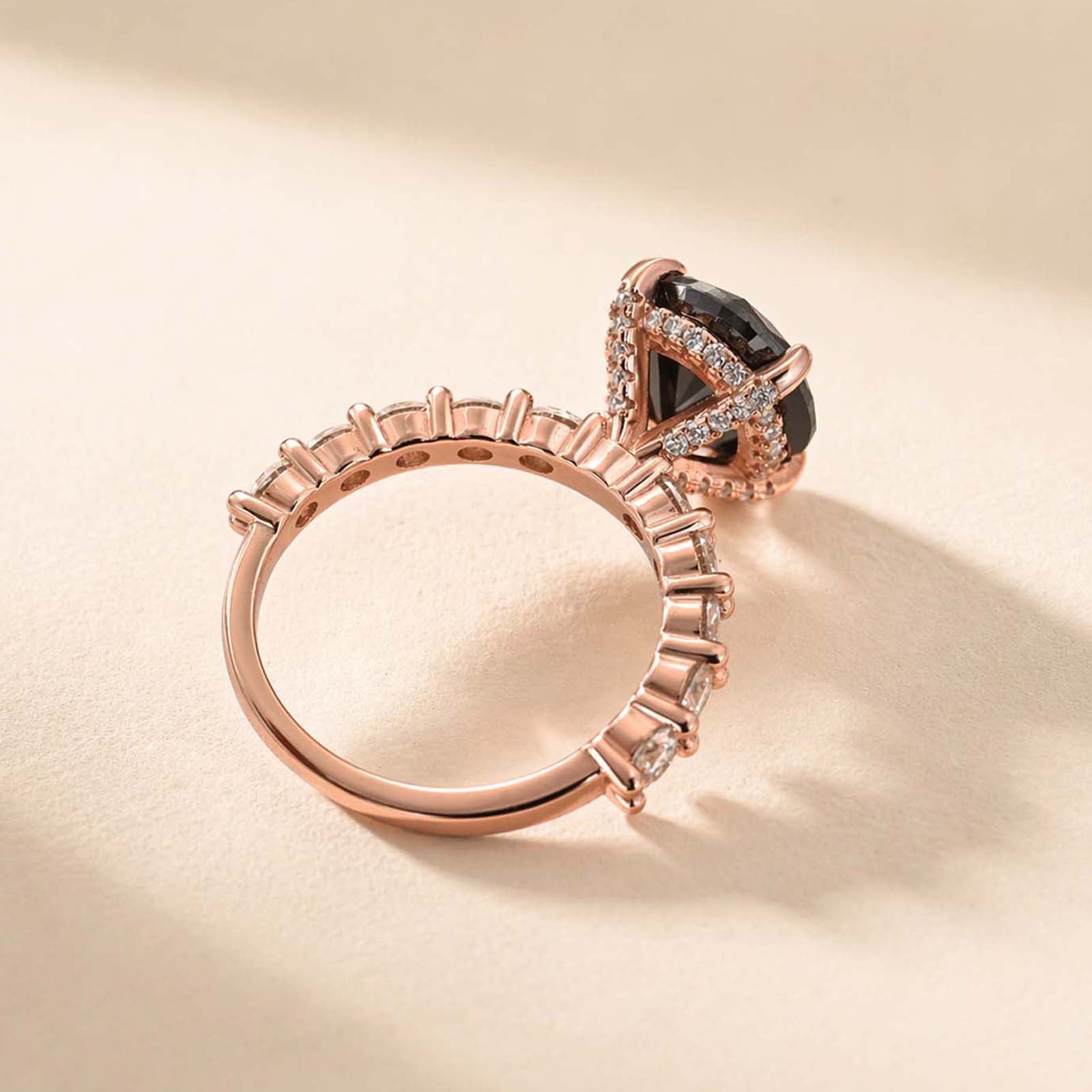 S925 Moissanite 4.0 Carat Round Cut Black Stone Engagement Ring For Everyday Wear
