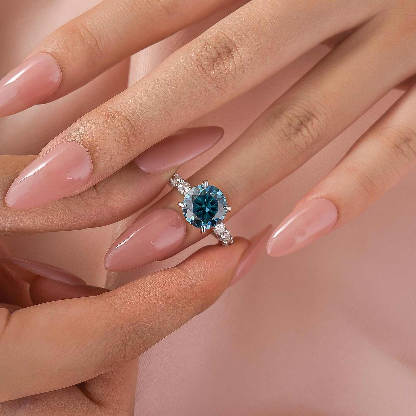 S925 Moissanite 4.0Ct Green/Blue Stone Round Cut 18K White Gold Engagement Ring