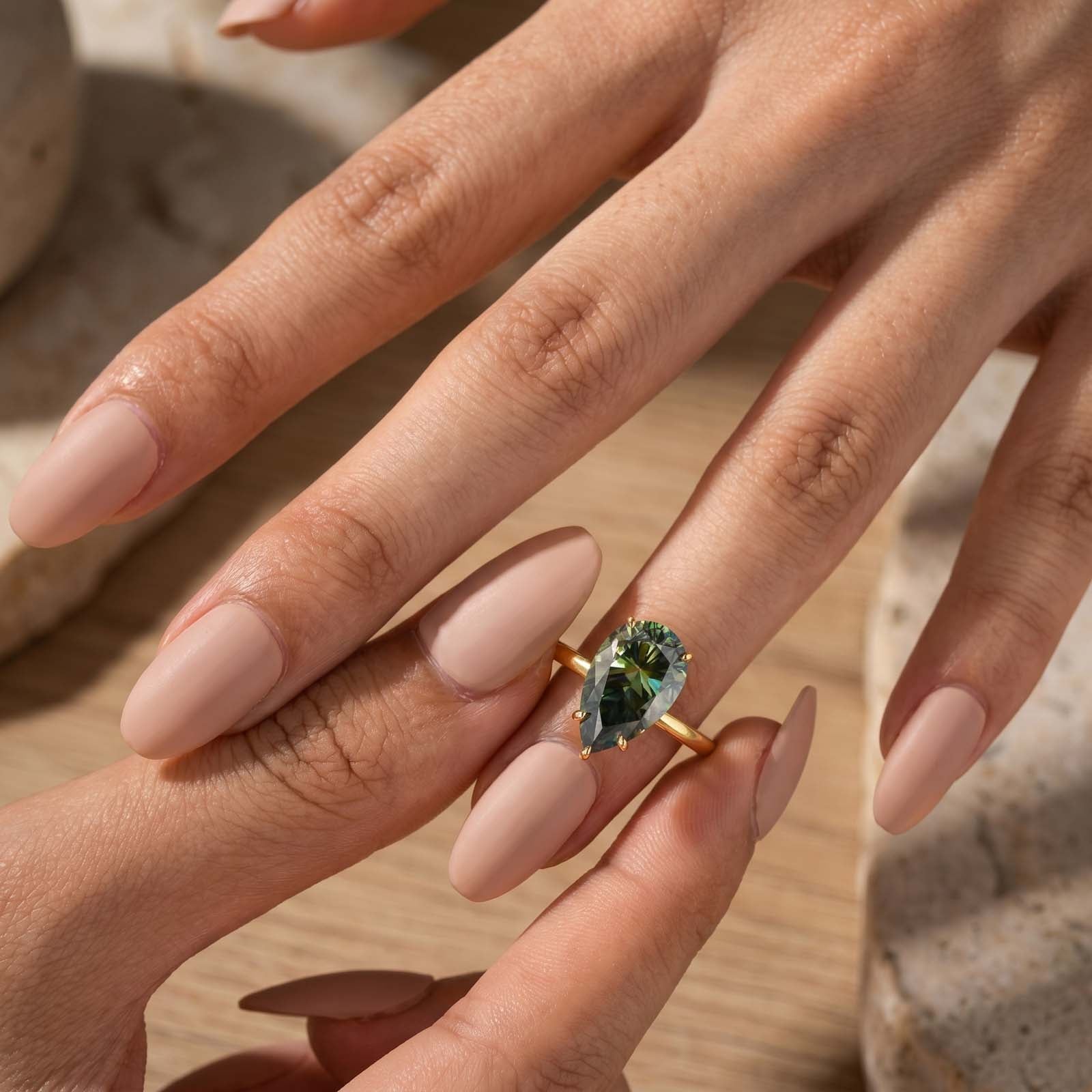 S925 Moissanite 4.0Ct Pear Cut Green Solitaire Unique Engagement Ring For Her