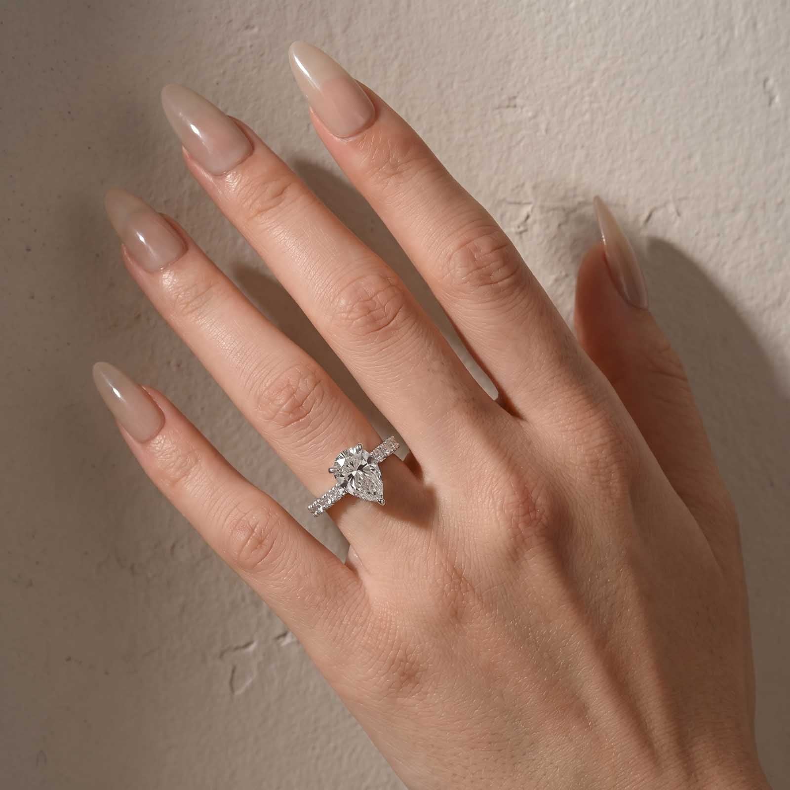 S925 Moissanite 2 CT Pear-Shaped Engagement Ring Luxurious Pavé Band in 18K White Gold