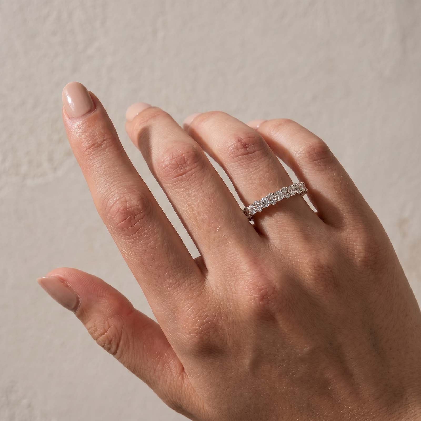 S925 Moissanite 2.5 Ct Round Cut White/White&Green Stone Full Wedding Band Stackable Band for Everyday Wear