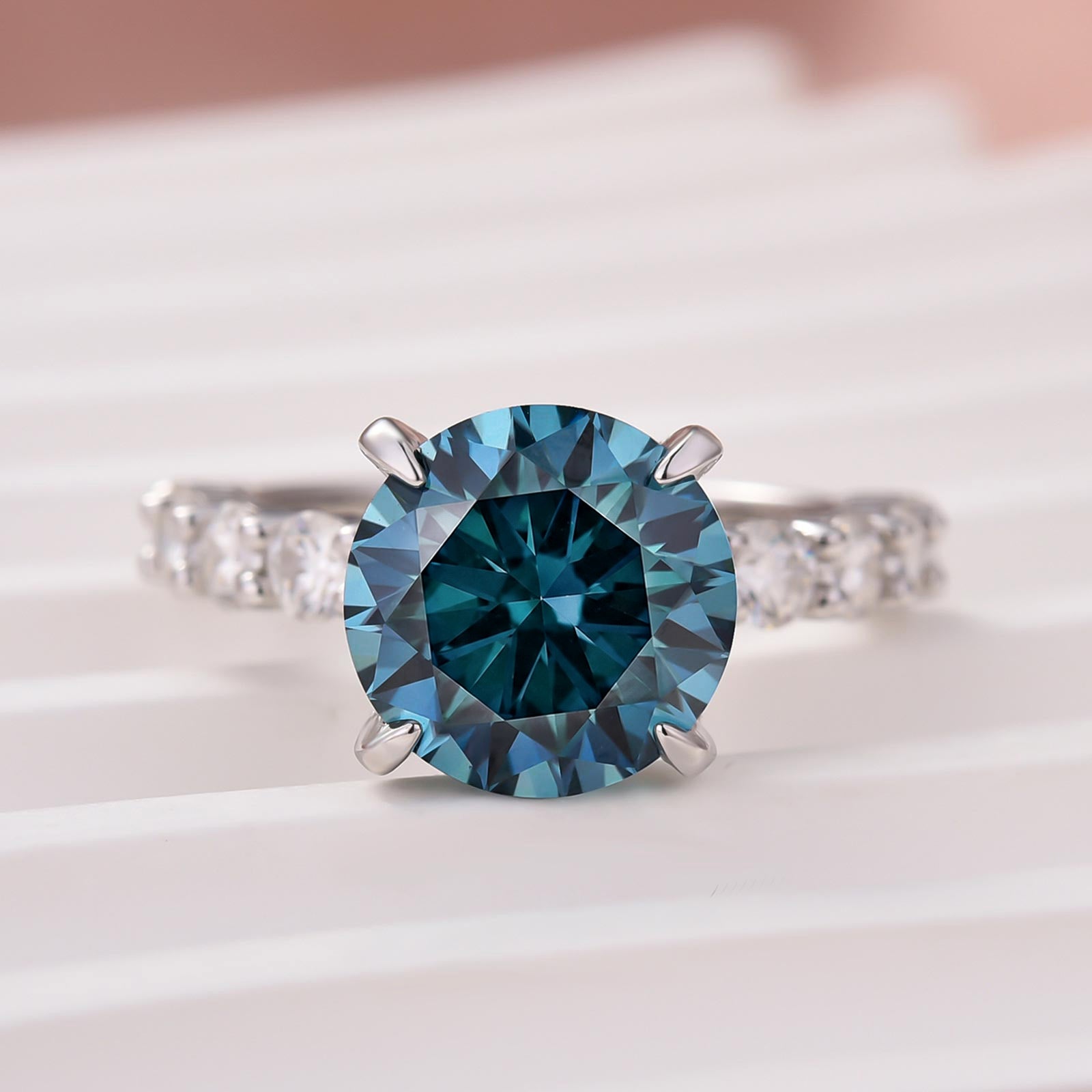 S925 Moissanite 4.0Ct Green/Blue Stone Round Cut 18K White Gold Engagement Ring