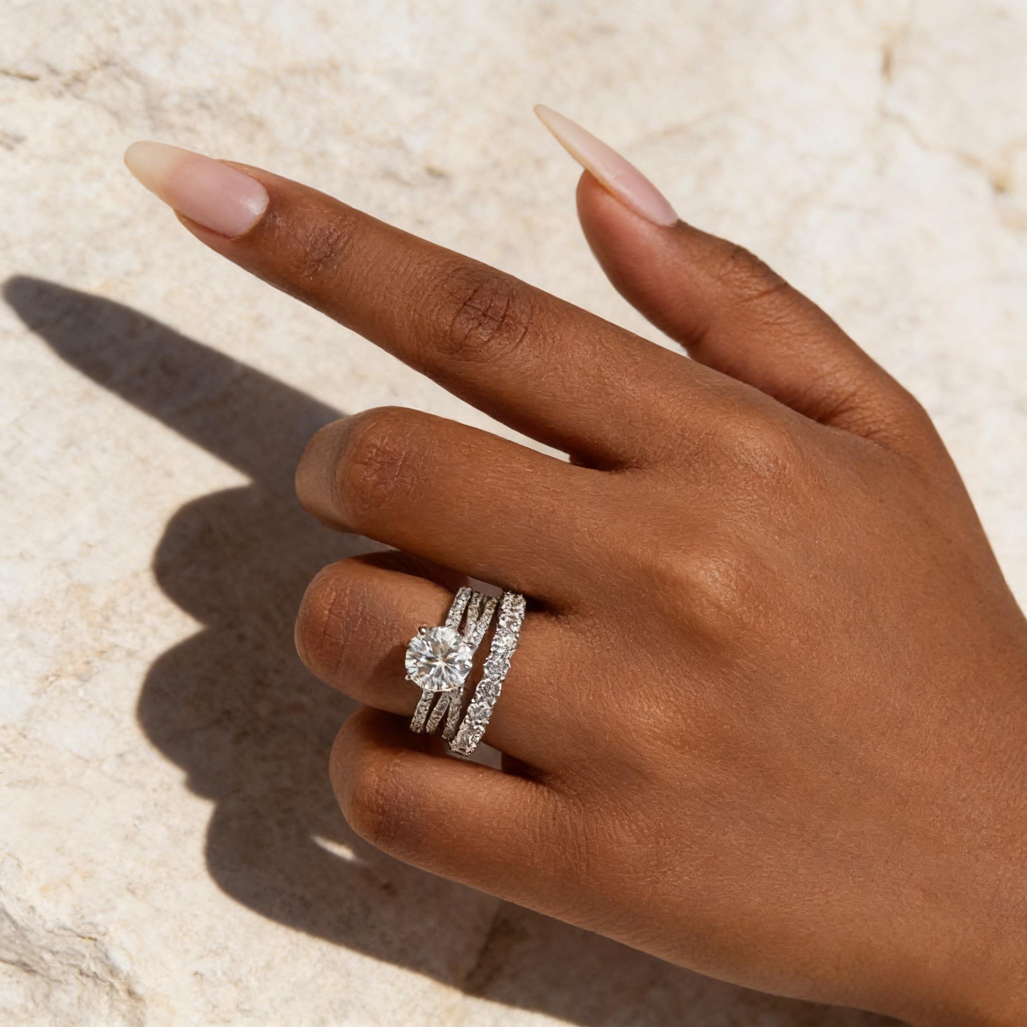 2.0 Ct Round Cut Moissanite Diamond Wedding Ring with Twist Bands