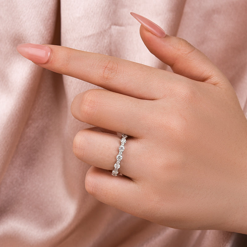 Gelovely Moissanite 1.65 Ct Round Cut Full Wedding Band for Women