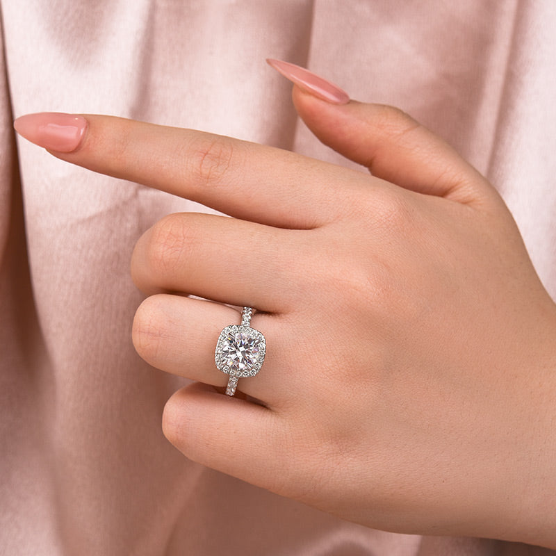 Gelovely Moissanite 2.0 Ct Halo Round Cut White Gold Promise Ring