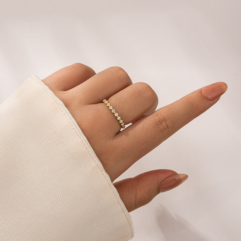 Gelovely Moissanite 1.0Ct ~1.5 Ct Round Cut Yellow Gold  Anniversary Ring