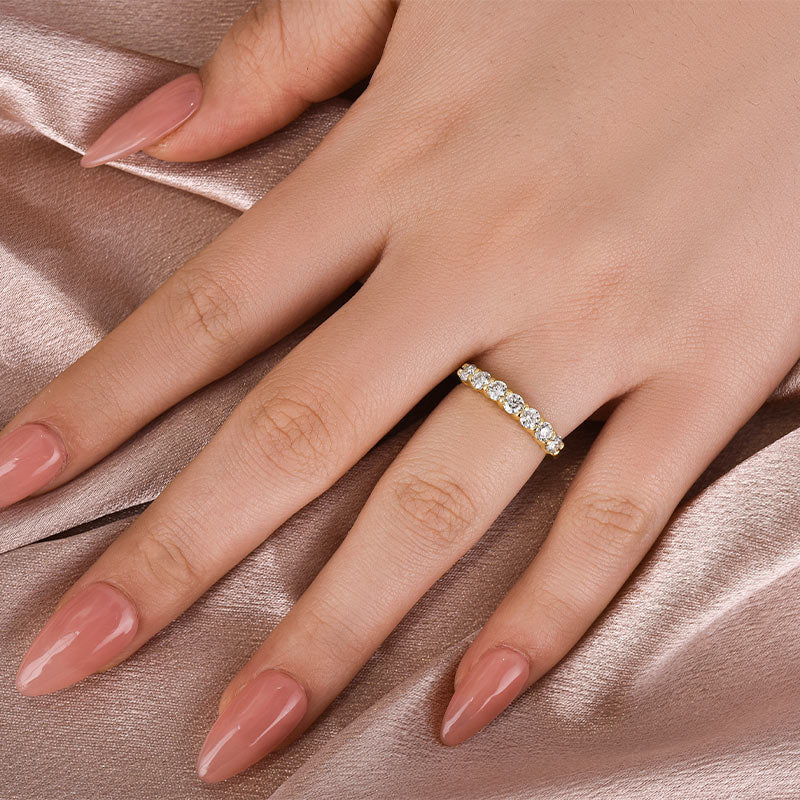 S925 Moissanite 0.7Ct Round Cut Yellow Gold Women's Wedding Band Stackable Ring For Women