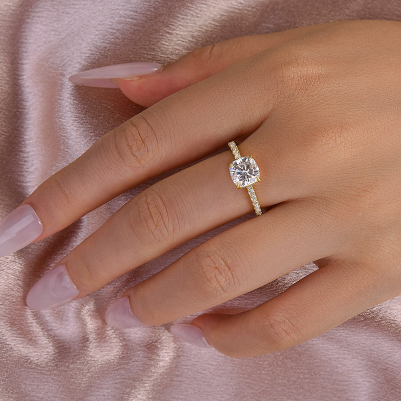 Gelovely Moissanite 2.0 Ct～2.5 Ct Square Cushion Yellow Gold Promise Ring