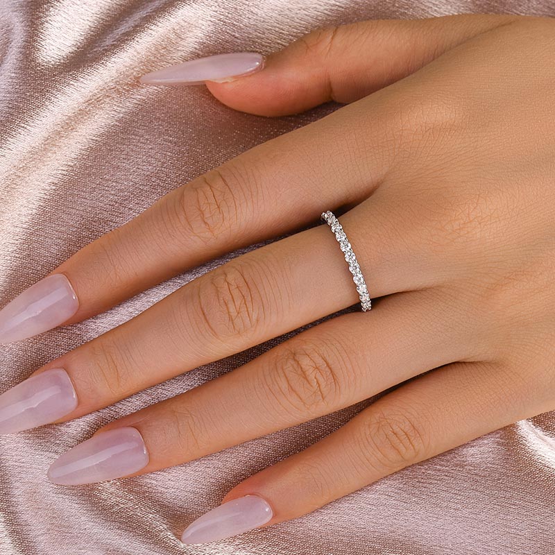 Gelovely Moissanite 0.6 Ct White Gold Round Cut Eternity Wedding Band