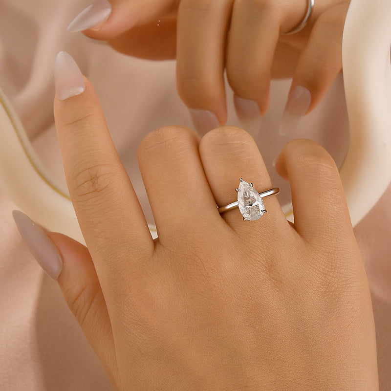Gelovely Moissanite 2.5Ct/4.0Ct Pear Cut White Gold Engagement Ring For Women
