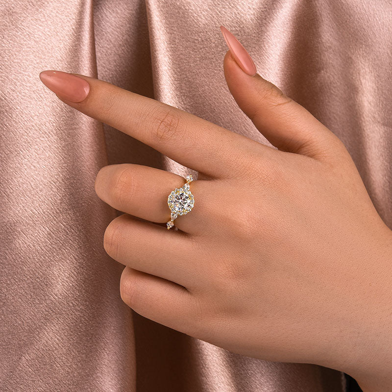 Gelovely Moissanite 1.0 Ct Halo Round Cut Yellow Gold Promise Ring