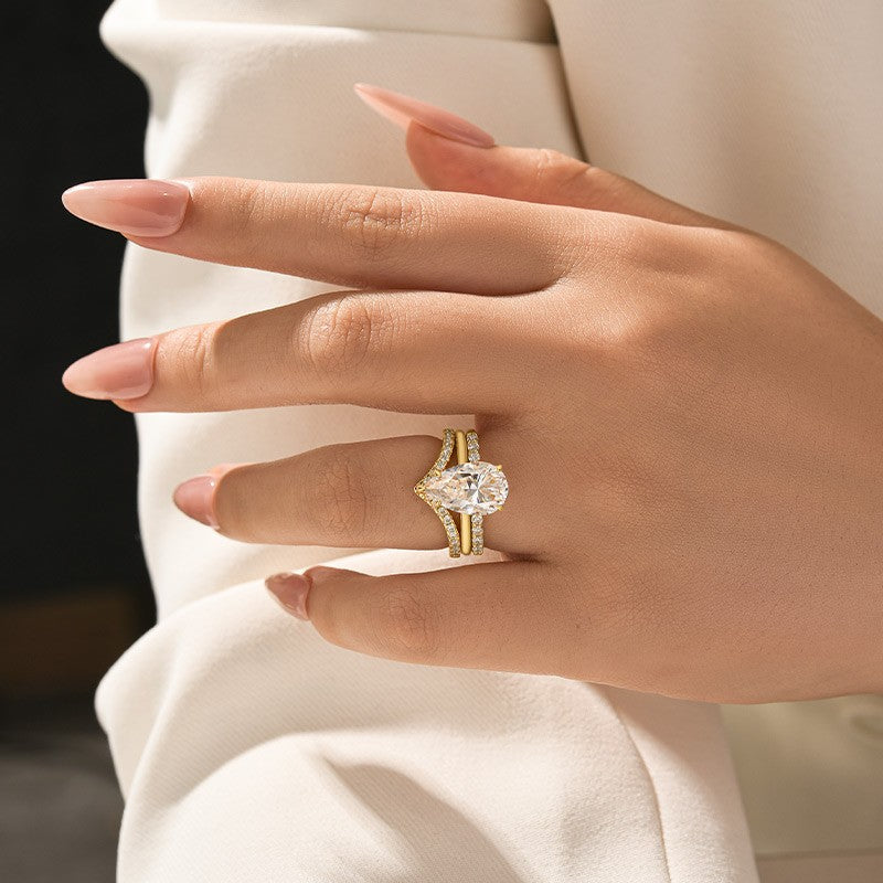 Moissanite 4.0Ct Solitaire Pear Cut Yellow Gold  Wedding Ring with V Contour Wedding Band