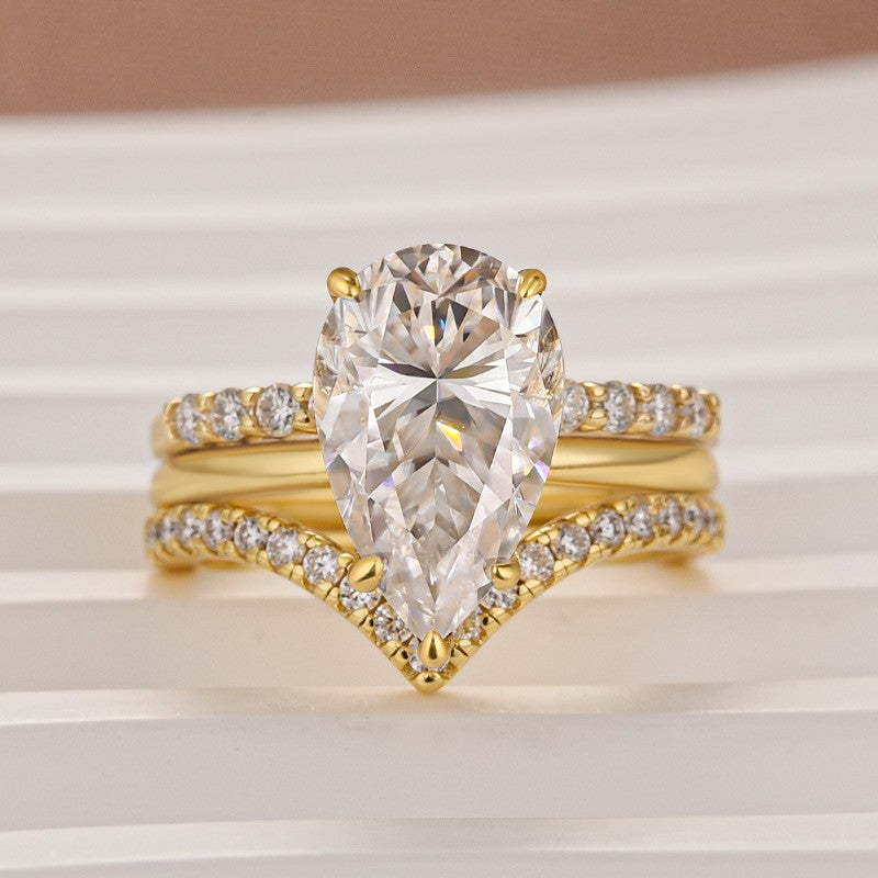 Moissanite 4.0Ct Solitaire Pear Cut Yellow Gold  Wedding Ring with V Contour Wedding Band