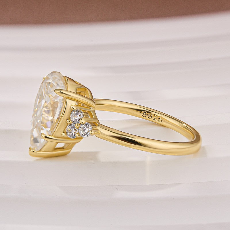 Gelovely Moissanite 3.0 Ct Pear Cut Yellow Gold Engagement Ring with Round Cut Side Stone