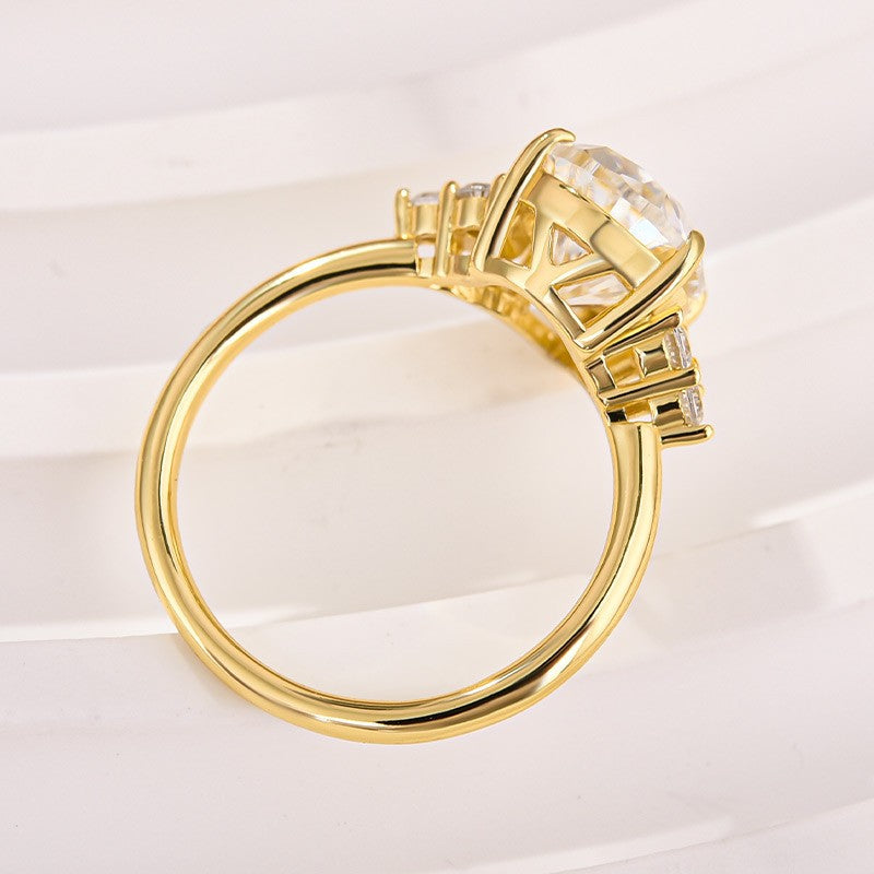 Gelovely Moissanite 3.0 Ct Pear Cut Yellow Gold Engagement Ring with Round Cut Side Stone
