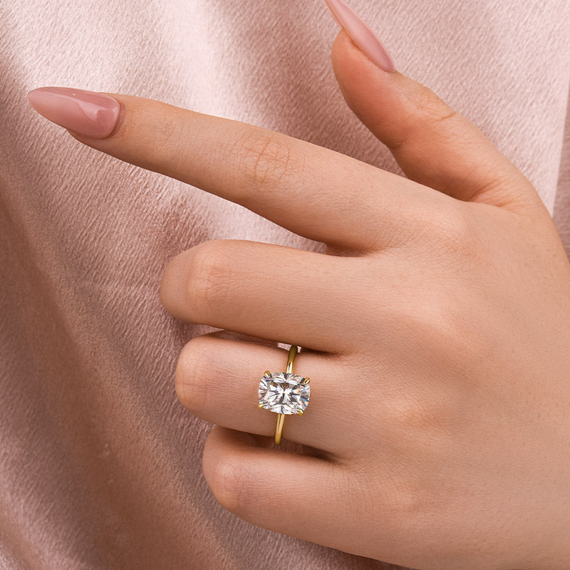 S925 Moissanite 2.5Ct~4.0 Ct Cushion Cut Yellow Gold Engagement Ring For Everyday Wear