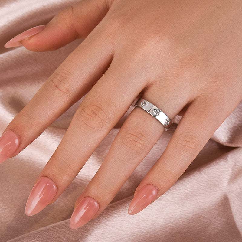 Gelovely Moissanite White Gold Clover Wide Wedding Band