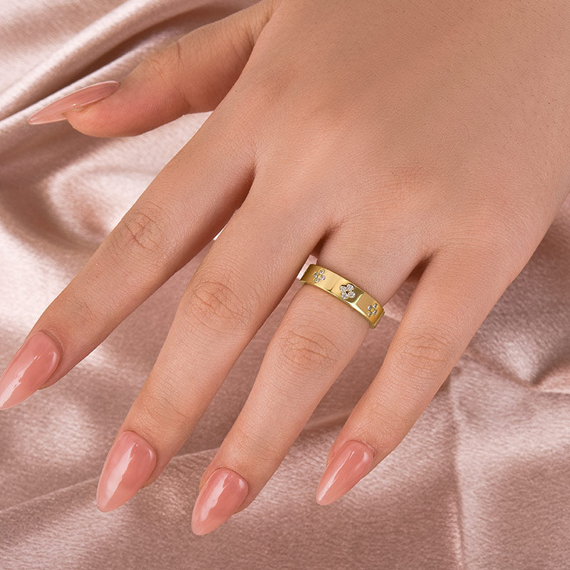 Gelovely Moissanite Yellow Gold Clover Wide Wedding Band