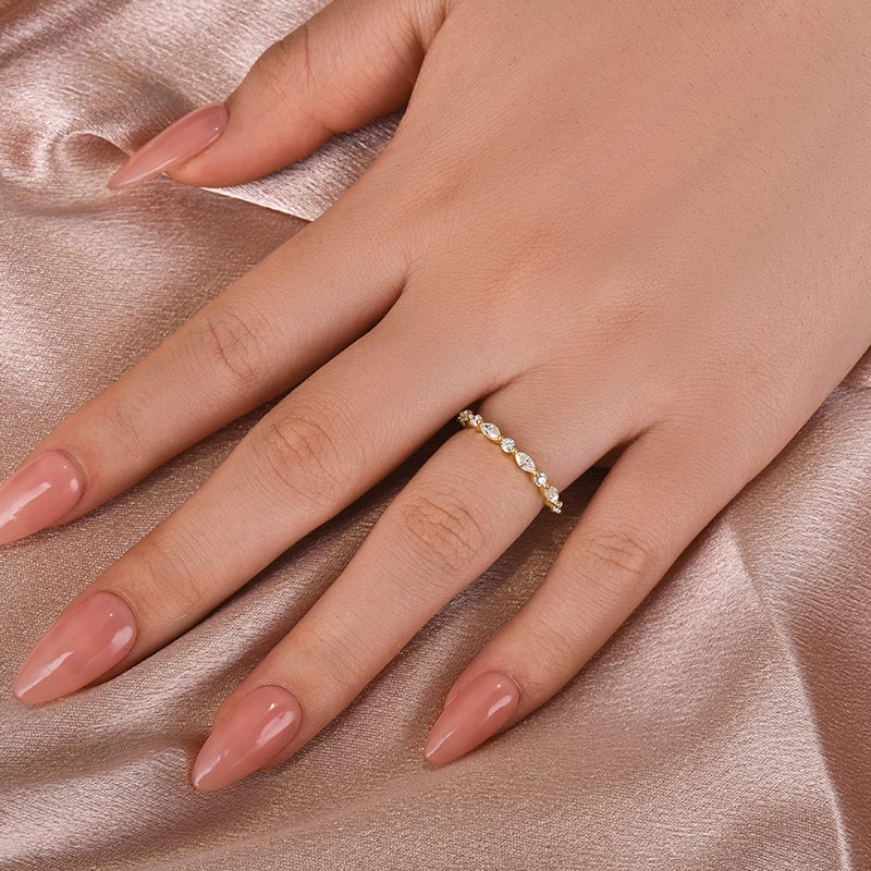 Gelovely Moissanite 0.55 Ct Marquise-Round Yellow Gold Wedding Band