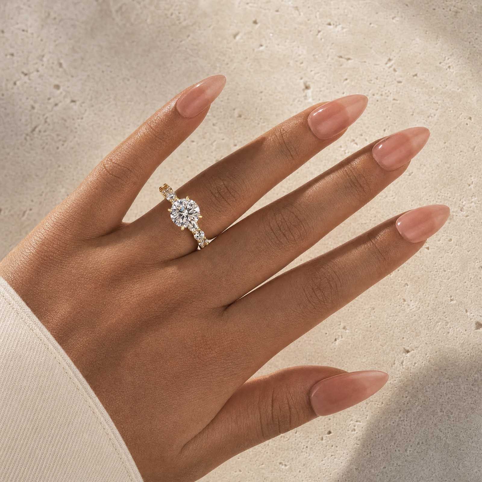 S925 Moissanite 2.0Ct~4.0 Ct Round Green/White Stone White/Yellow Gold Plated Engagement Ring