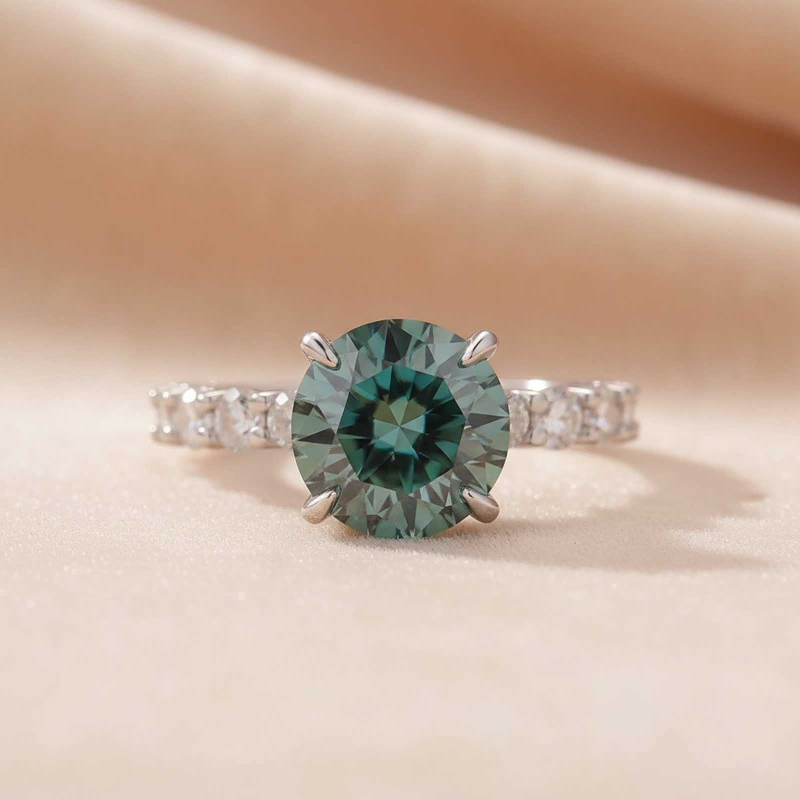 S925 Moissanite 3.0 Ct Round Cut Green Stone Engagement Ring Stackable Ring For Everyday Wear