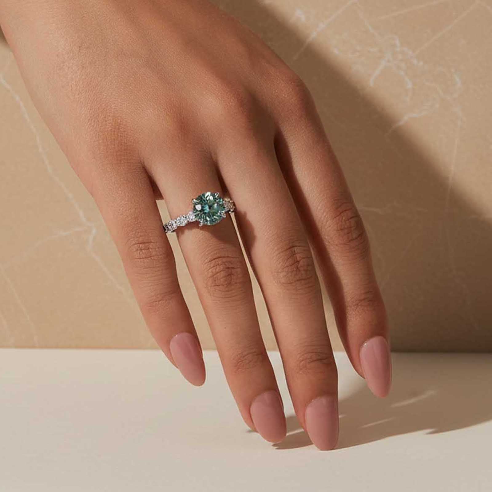 S925 Moissanite 3.0 Ct Round Cut Green Stone Engagement Ring Stackable Ring For Everyday Wear