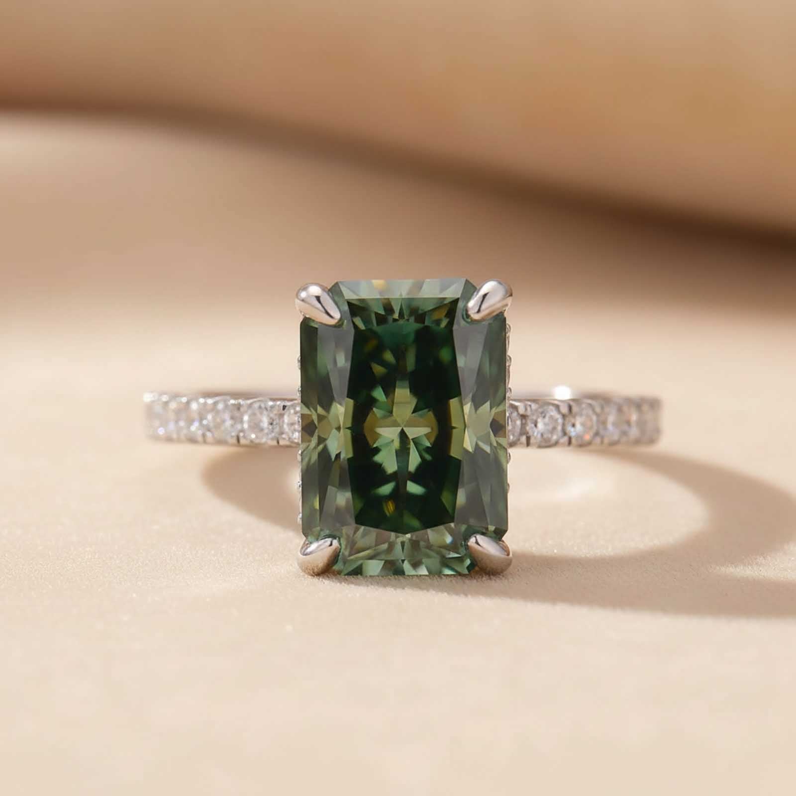 S925 Green Moissanite 3.5Ct Radiant Cut Yellow Gold Engagement Ring For Women