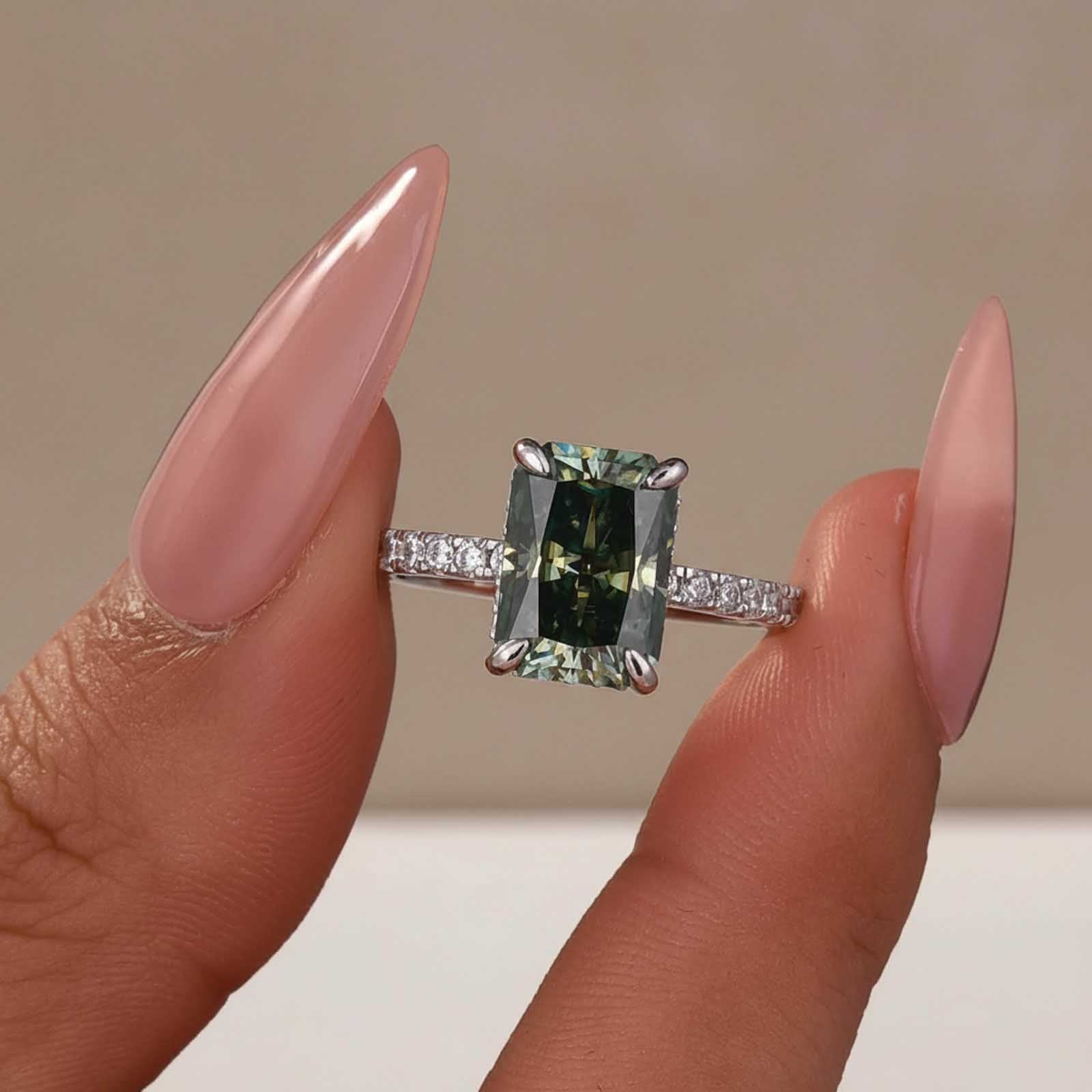 S925 Green Moissanite 3.5Ct Radiant Cut Yellow Gold Engagement Ring For Women
