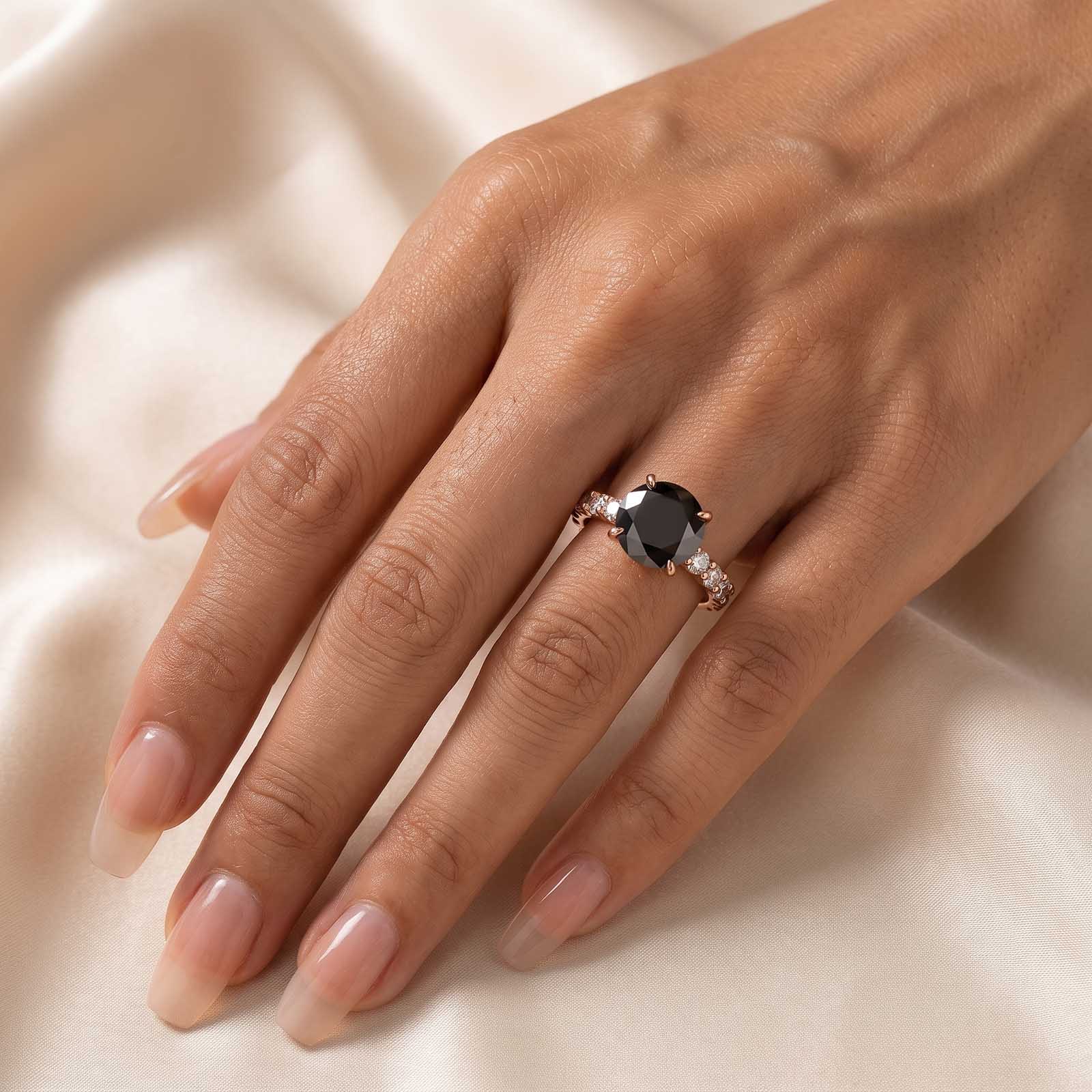S925 Moissanite 4.0 Carat Round Cut Black Stone Engagement Ring For Everyday Wear
