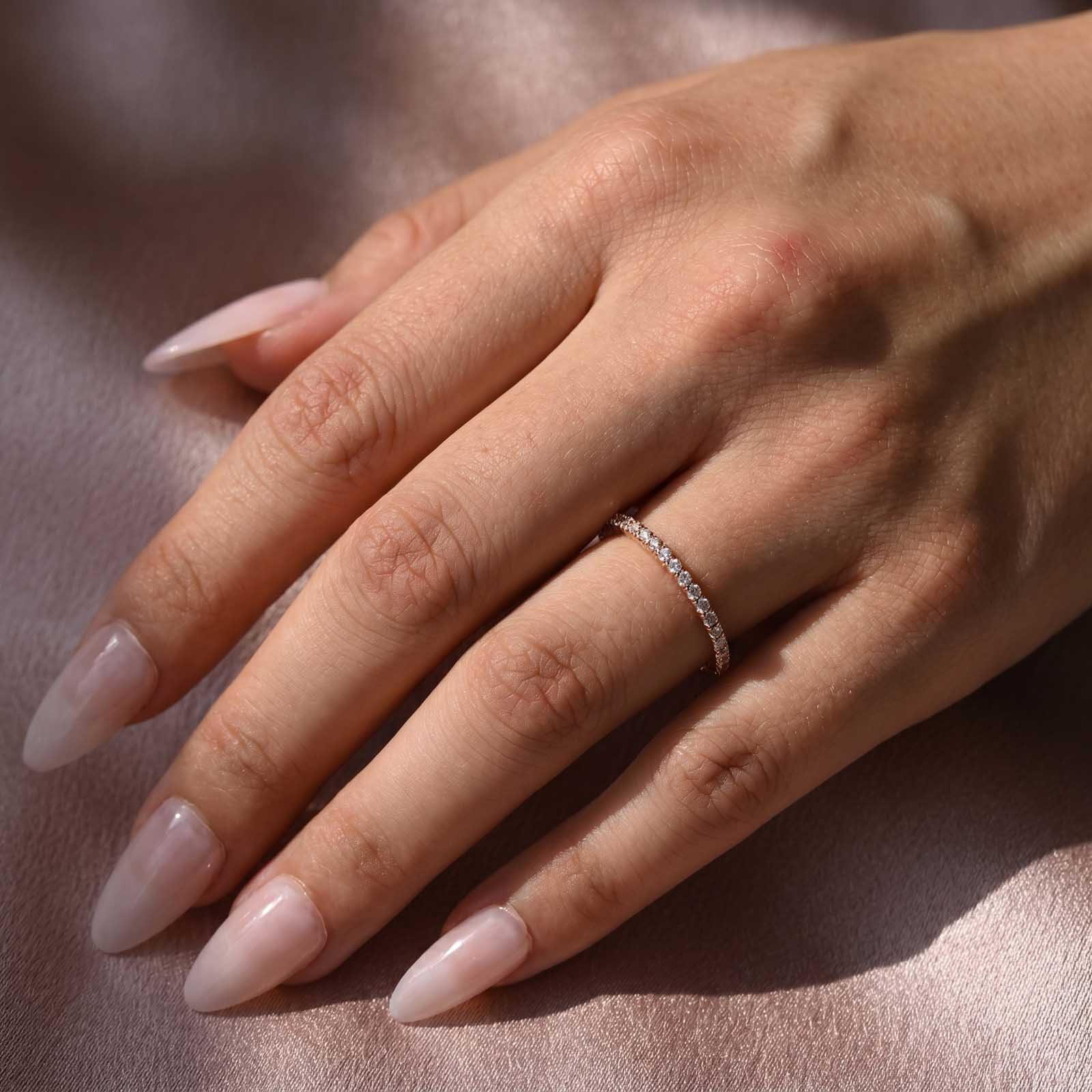 Gelovely Moissanite 0.5 Ct Round Cut Half Halo Rose Gold Anniversary Ring
