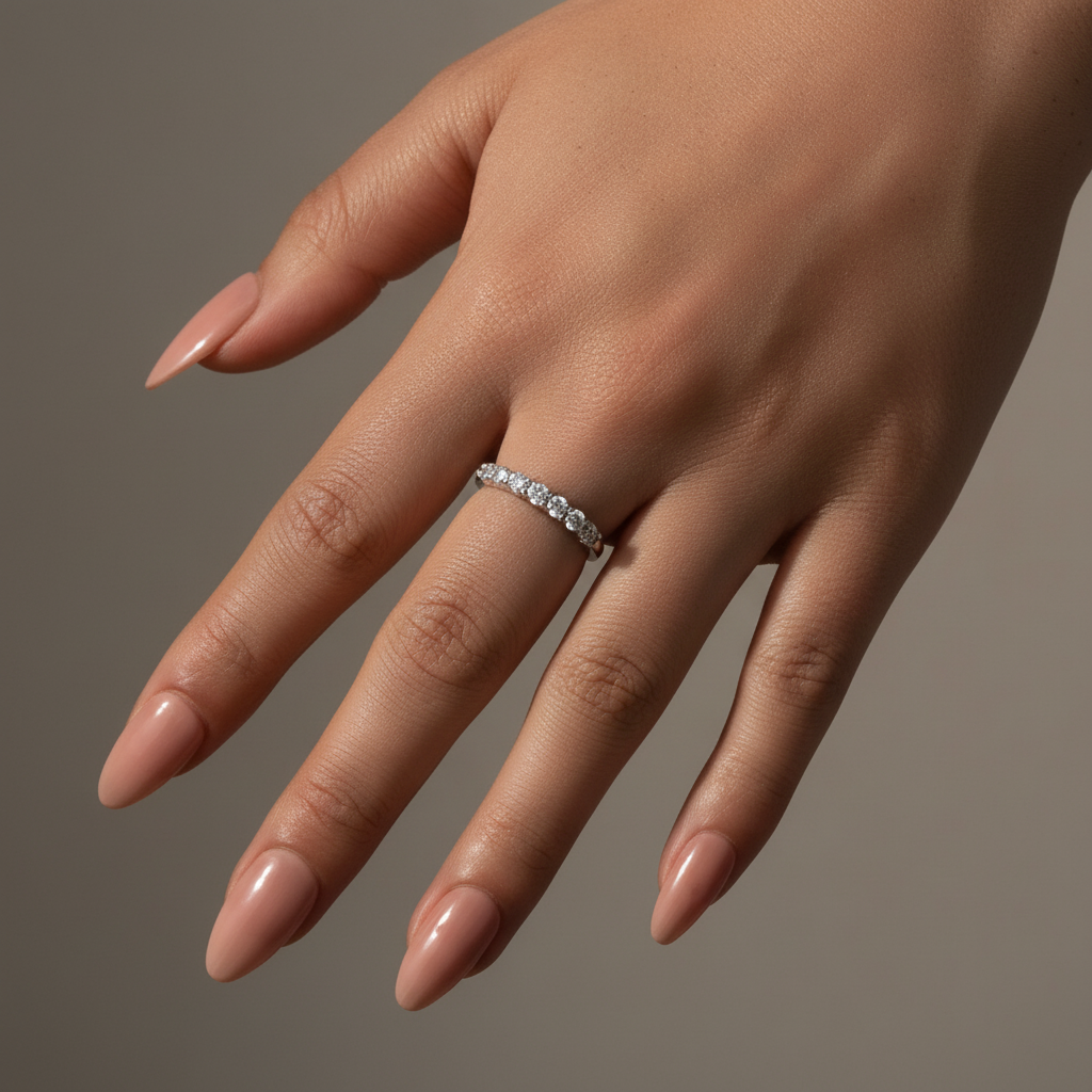 Gelovely Moissanite 0.7Ct Round Cut White Gold Women's Wedding Band