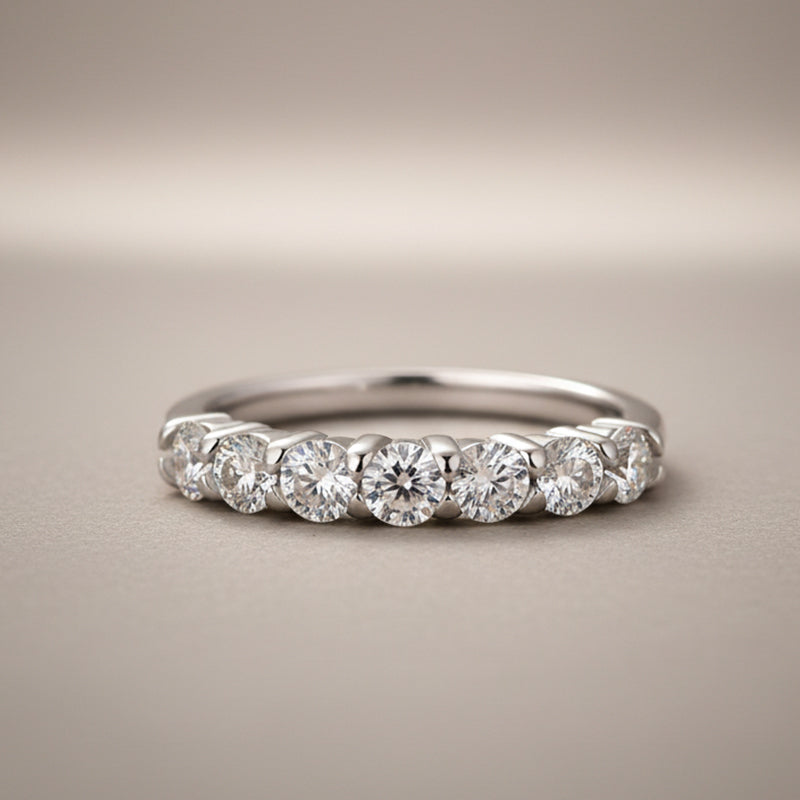 Gelovely Moissanite 0.7Ct Round Cut White Gold Women's Wedding Band