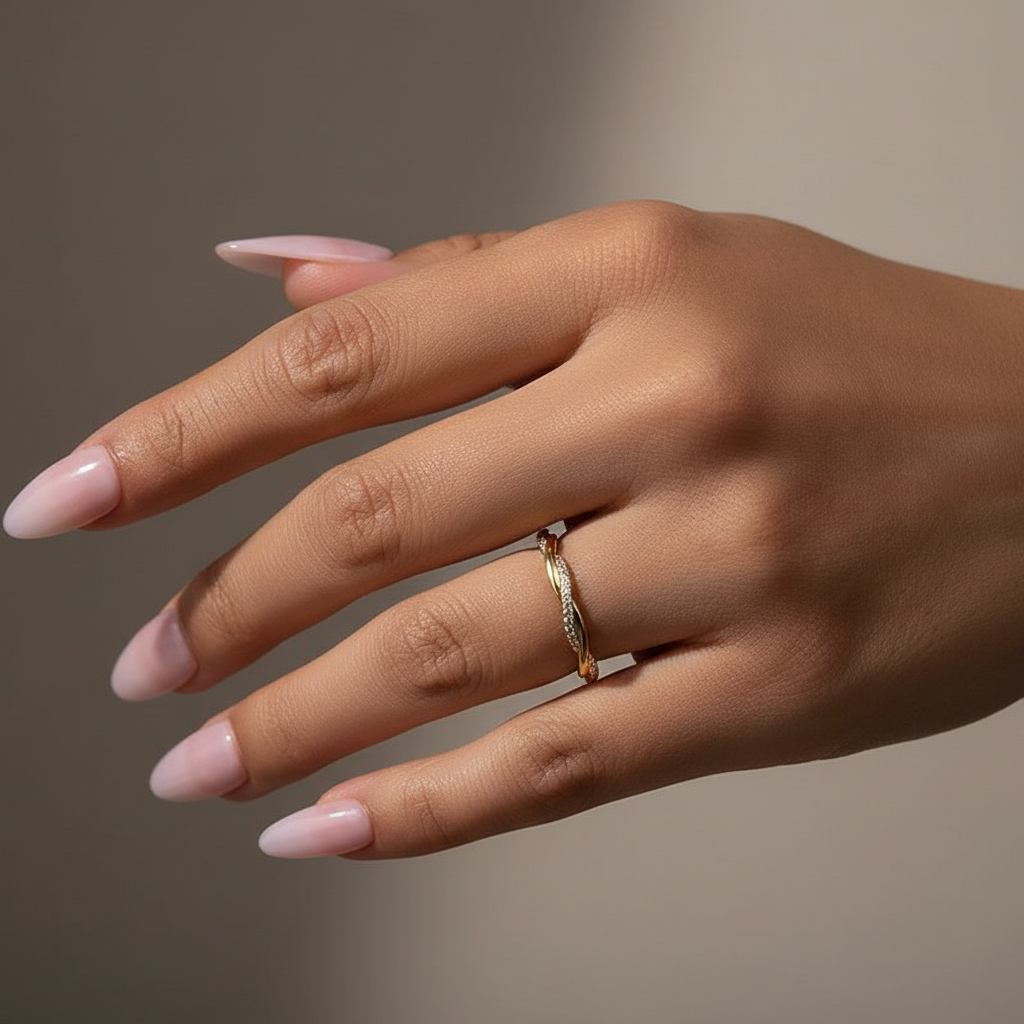 Gelovely Moissanite 0.3 Ct Round Cut Pave Yellow Gold Wedding Band