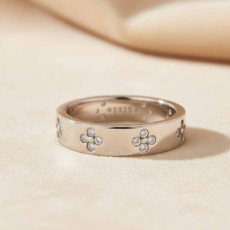 Gelovely Moissanite White Gold Clover Wide Wedding Band
