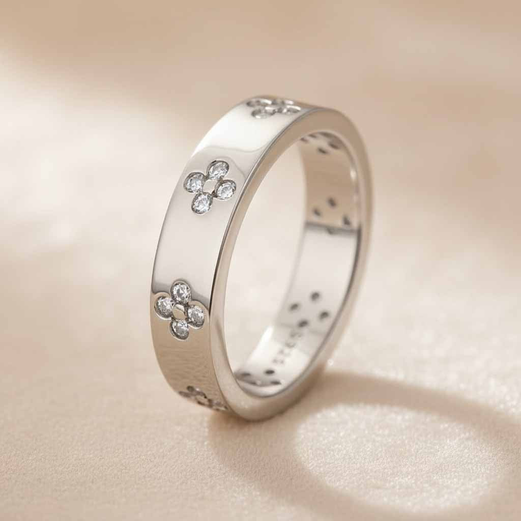 Gelovely Moissanite White Gold Clover Wide Wedding Band