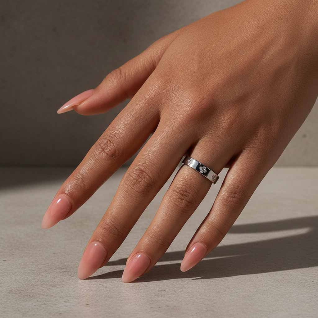 Gelovely Moissanite White Gold Clover Wide Wedding Band
